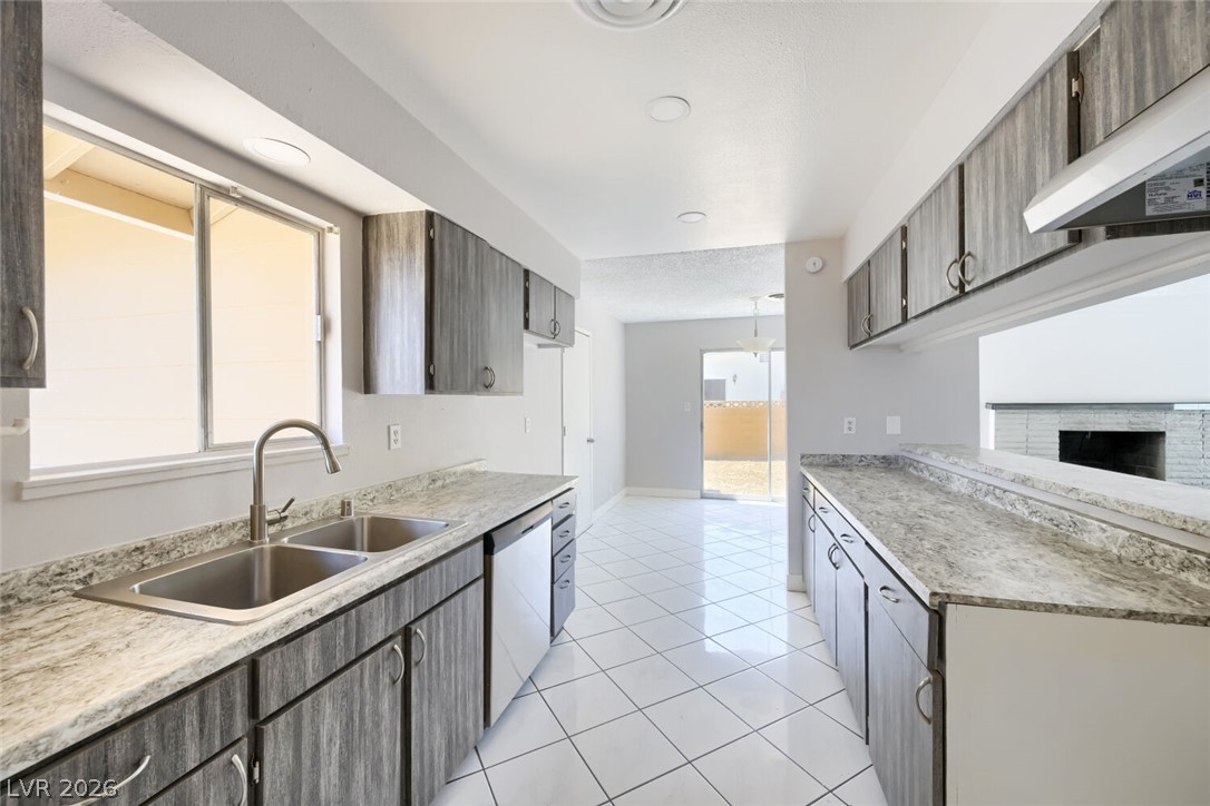 2024 Collins Avenue Las Vegas NV 89106