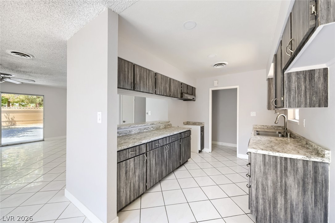 2024 Collins Avenue Las Vegas NV 89106