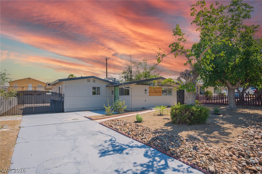 5317 Evergreen Avenue Las Vegas NV 89107