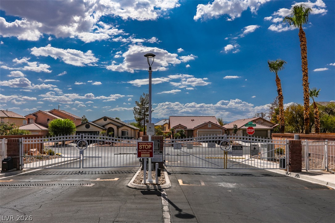2724 Knoll Point Street Las Vegas NV 89156