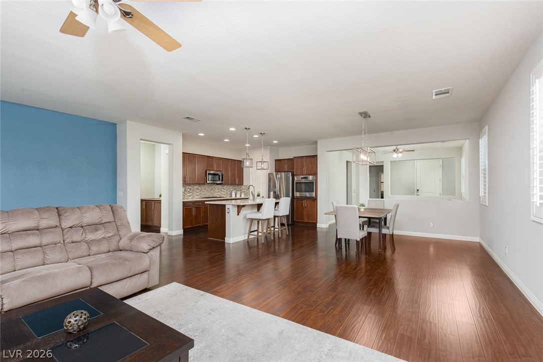 7624 Sugarloaf Peak Street Las Vegas NV 89166