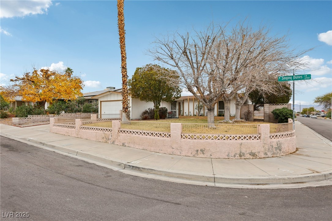 6912 Singing Dunes Lane Las Vegas NV 89145