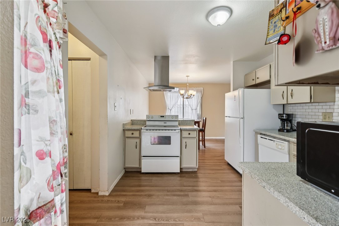 6912 Singing Dunes Lane Las Vegas NV 89145