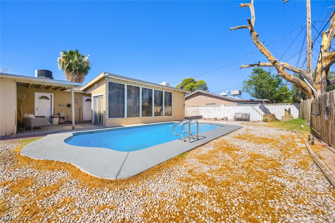 3572 Regents Circle Las Vegas NV 89121