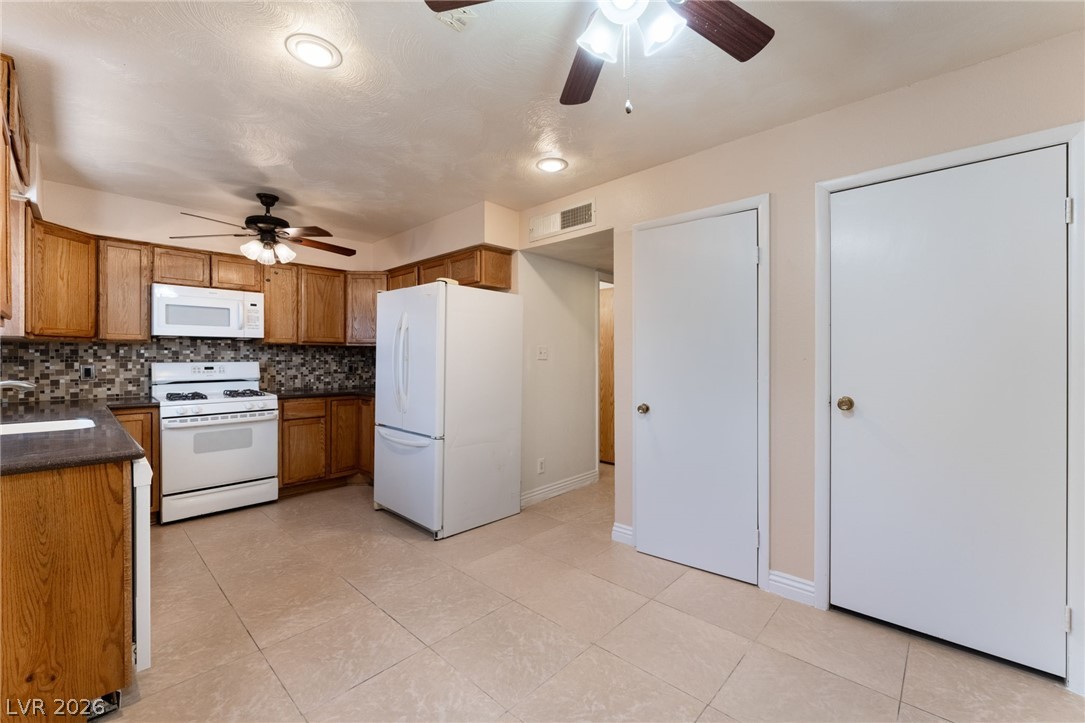 7084 Burcot Avenue J21 Las Vegas NV 89156