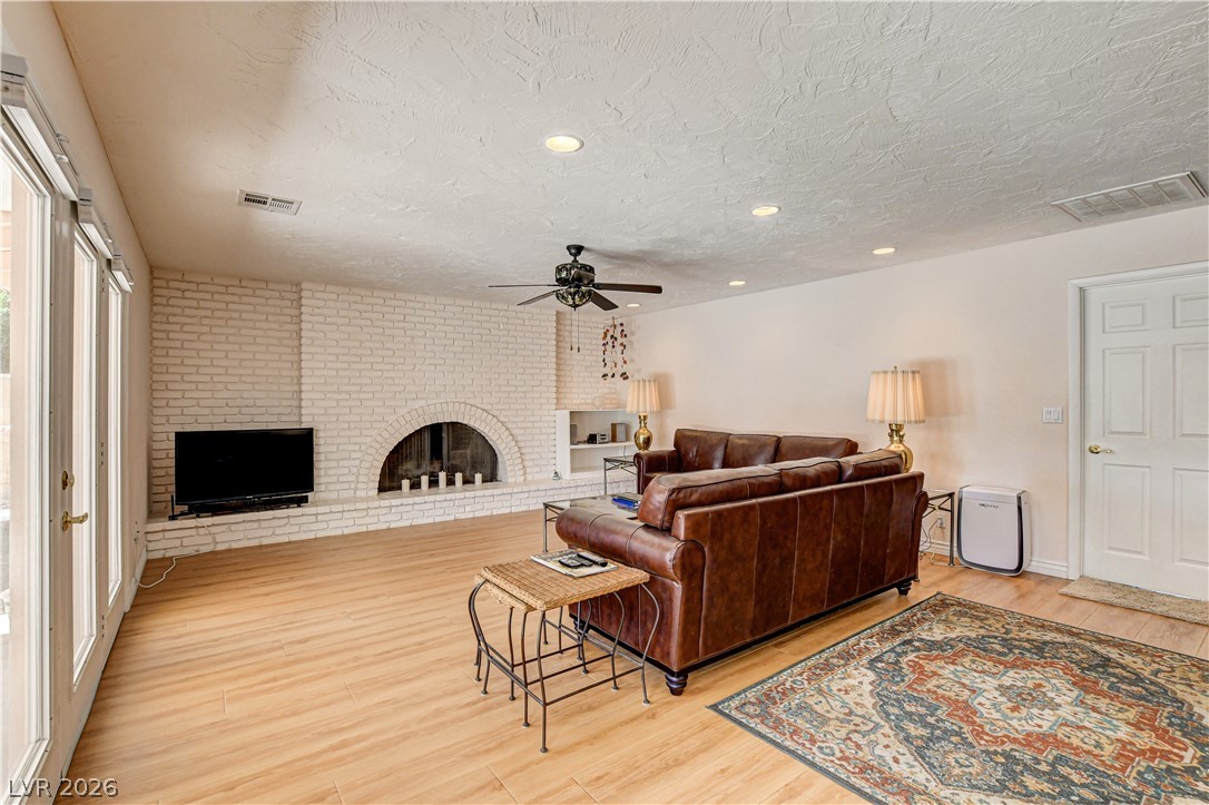3753 Meadowcrest Drive Las Vegas NV 89121