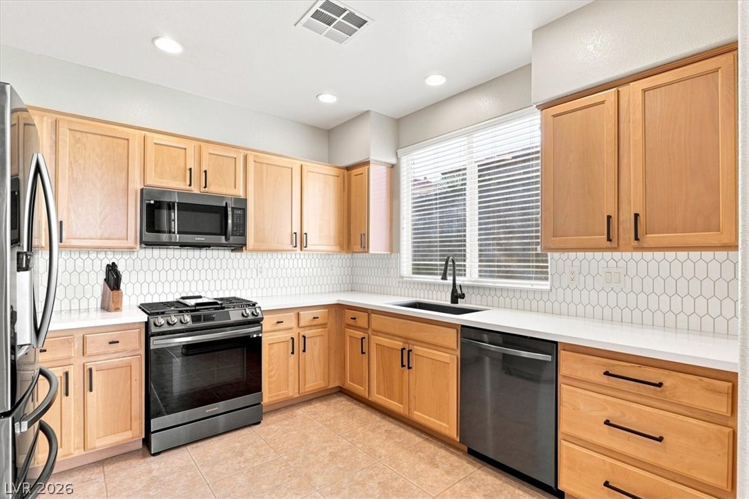 6283 Shamrock Lake Avenue Las Vegas NV 89141