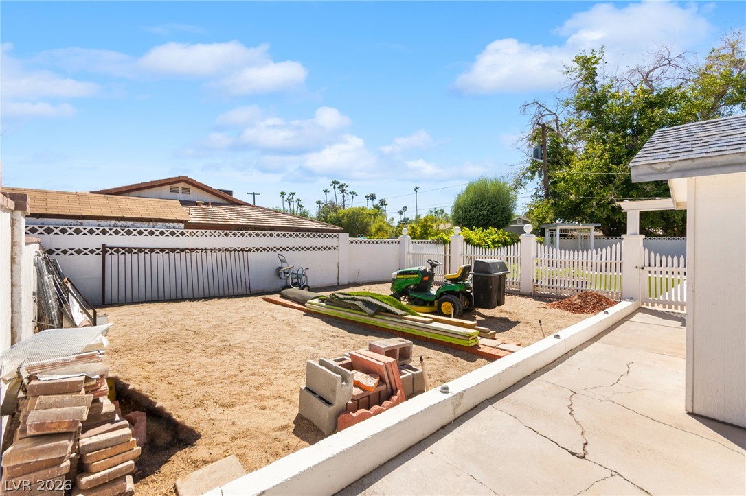 1963 Catalpa Trail Las Vegas NV 89108