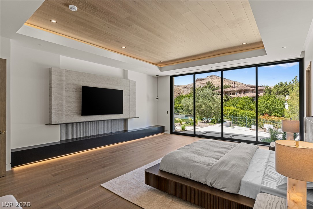 24 Pebble Hills Court Las Vegas NV 89141