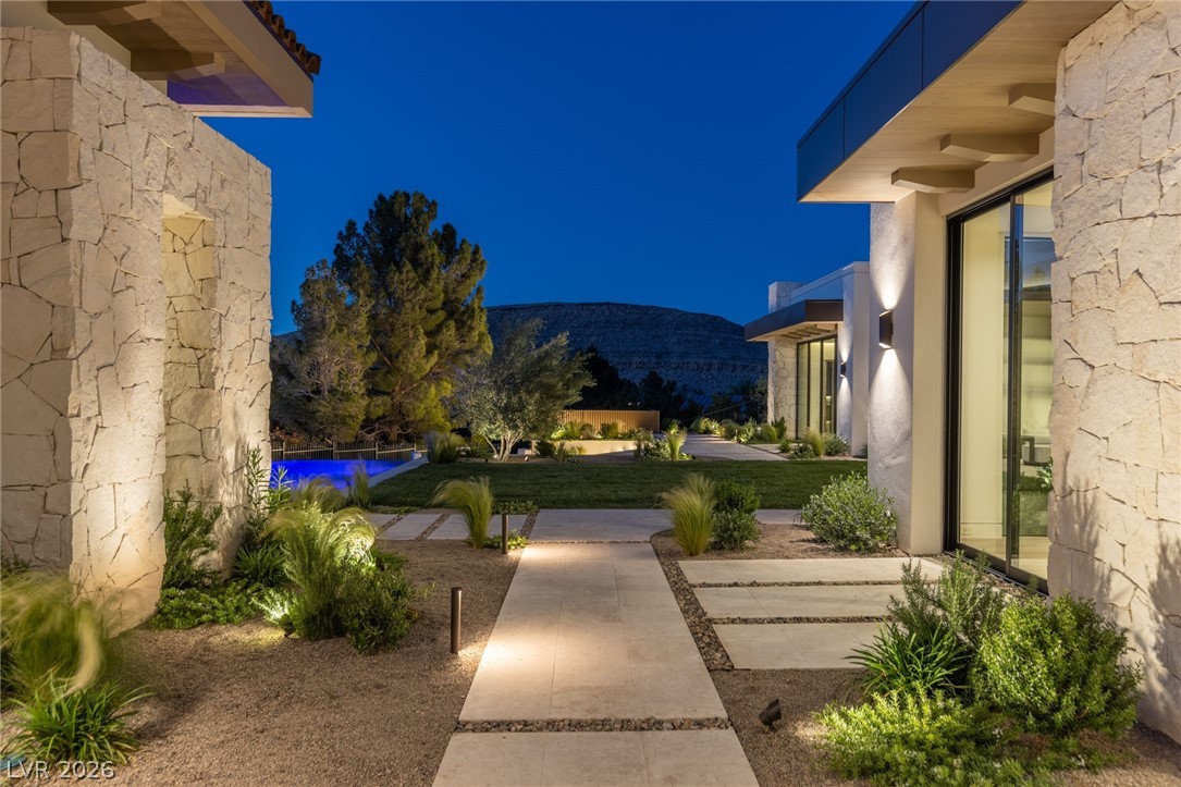 24 Pebble Hills Court Las Vegas NV 89141