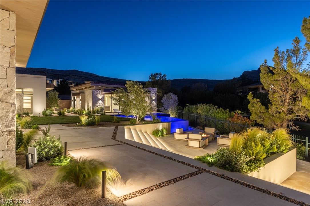 24 Pebble Hills Court Las Vegas NV 89141
