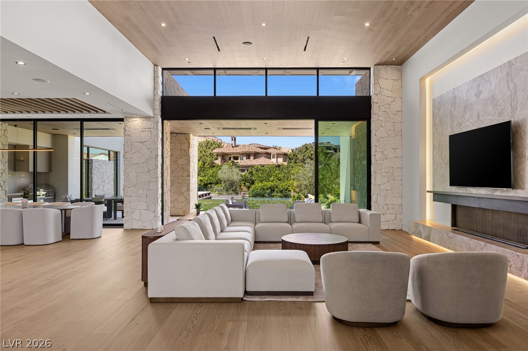 24 Pebble Hills Court Las Vegas NV 89141