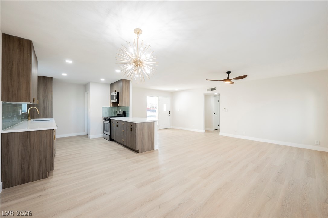 872 Count Wutzke Avenue Las Vegas NV 89119