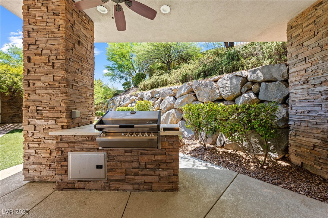 29 Soaring Bird Court Las Vegas NV 89135