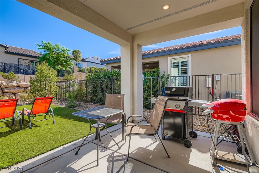 116 Lake Oasis Street Henderson NV 89011