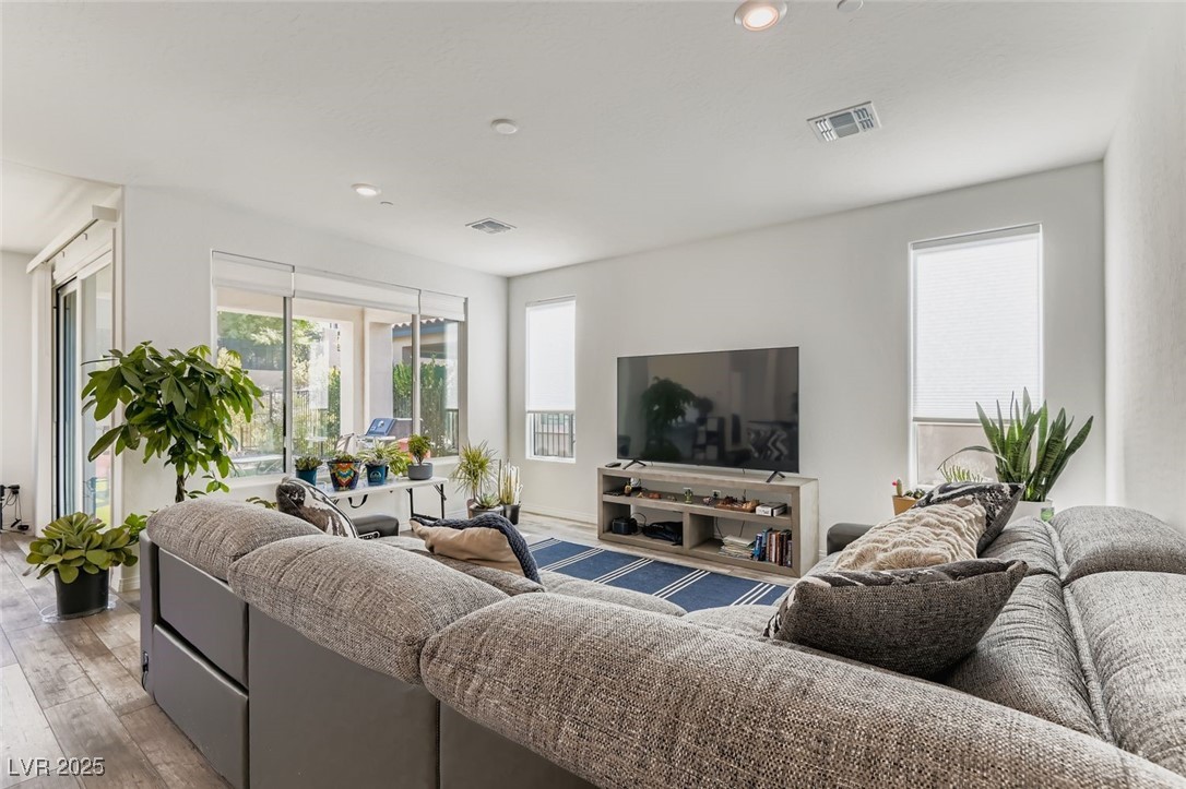 116 Lake Oasis Street Henderson NV 89011