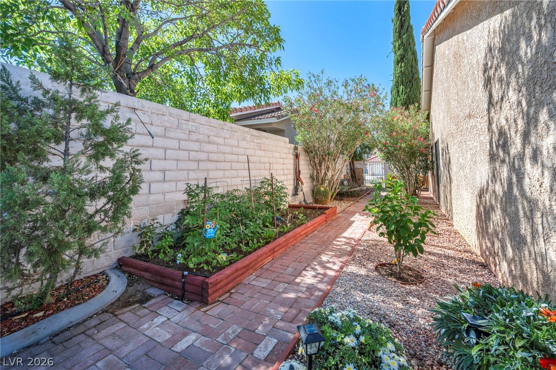 7713 Leavorite Drive Las Vegas NV 89128