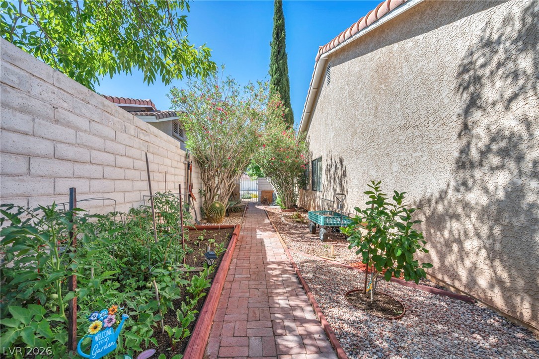 7713 Leavorite Drive Las Vegas NV 89128