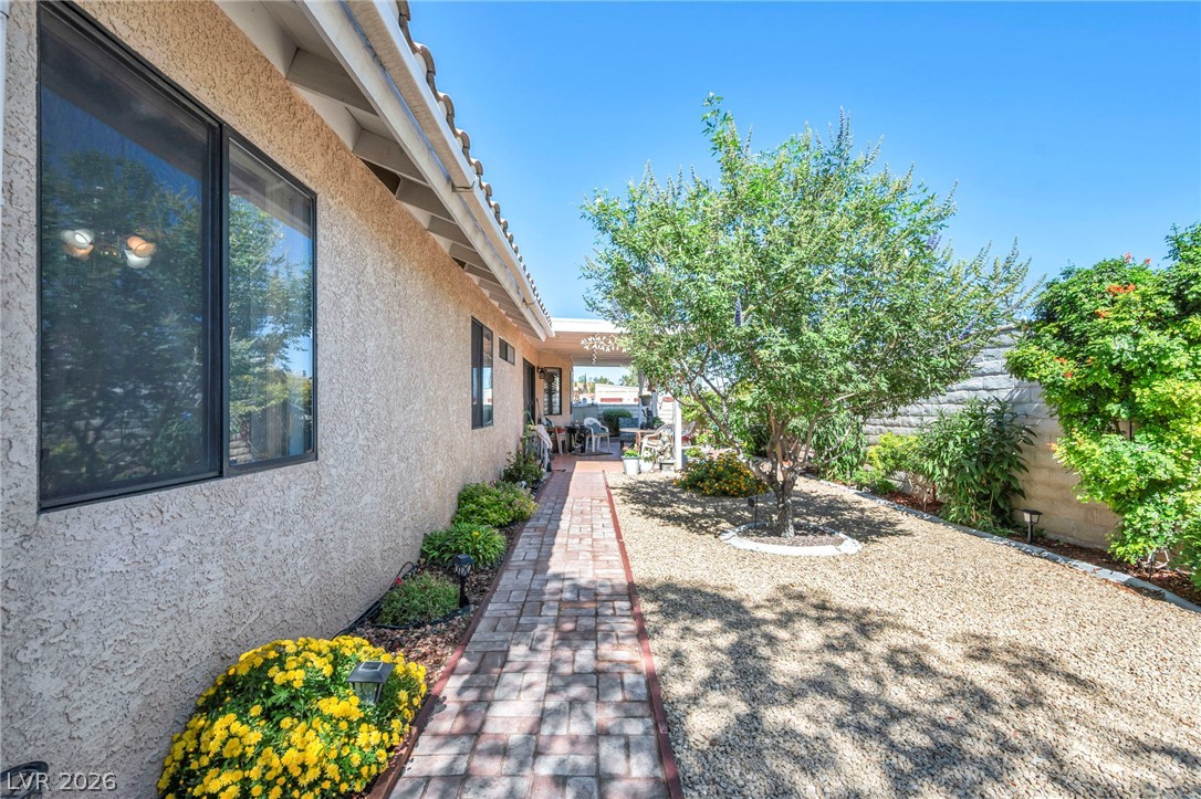 7713 Leavorite Drive Las Vegas NV 89128