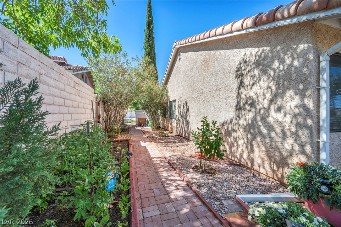 7713 Leavorite Drive Las Vegas NV 89128