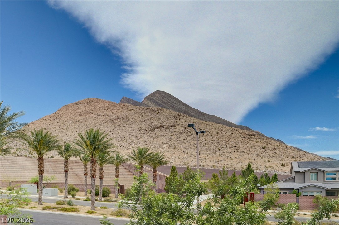 2557 Iron Crest Lane Las Vegas NV 89138