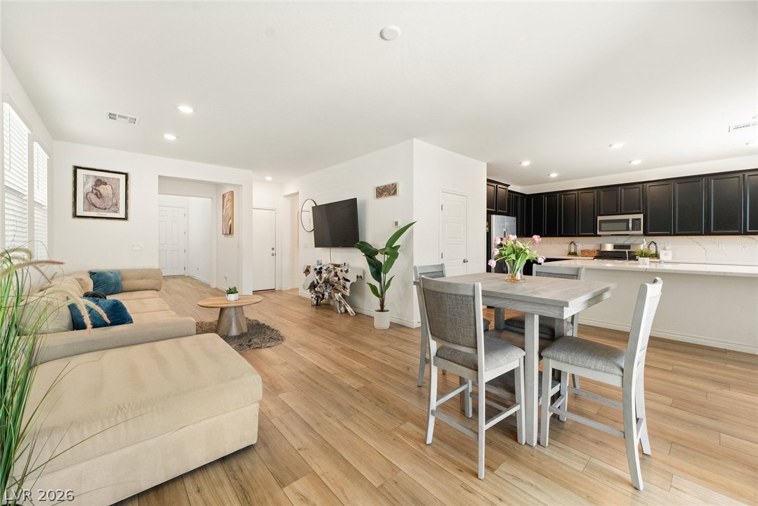 6844 Bayou Hollow Avenue Las Vegas NV 89156