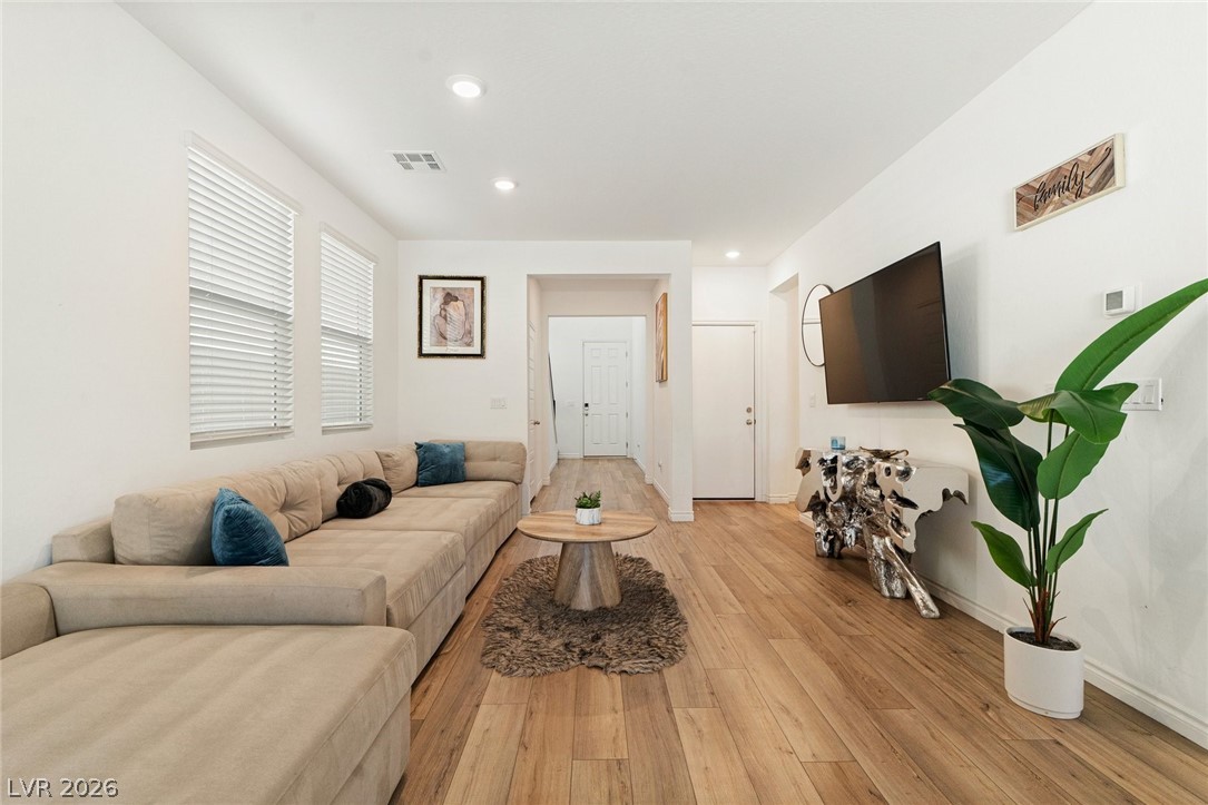 6844 Bayou Hollow Avenue Las Vegas NV 89156