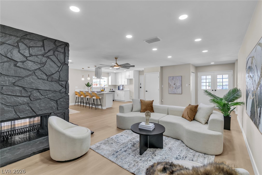 324 Lakehurst Road Las Vegas NV 89145