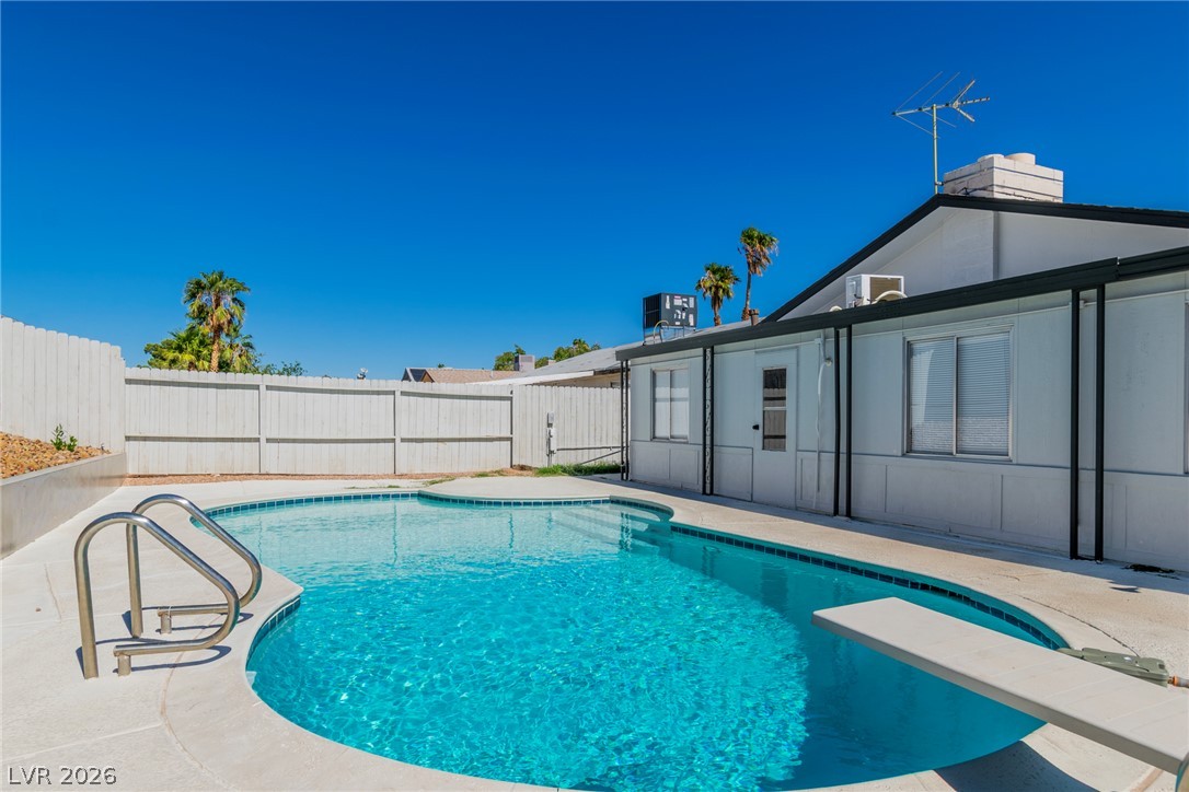 324 Lakehurst Road Las Vegas NV 89145