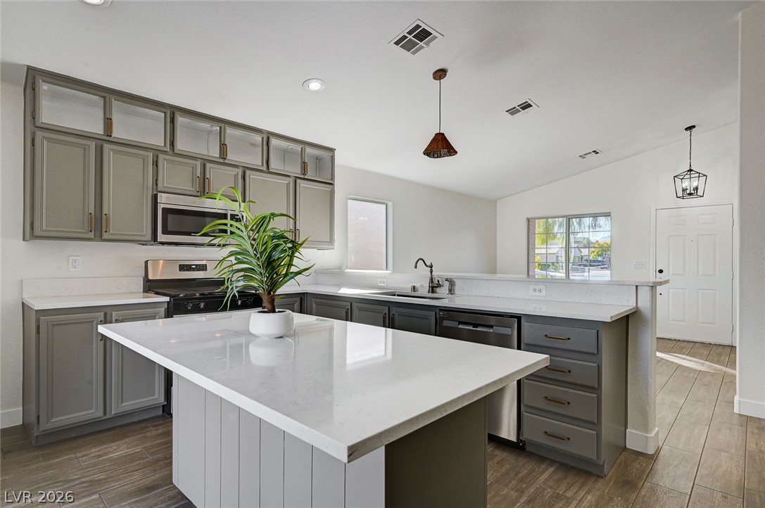 7648 Catalina Harbor Street Las Vegas NV 89131