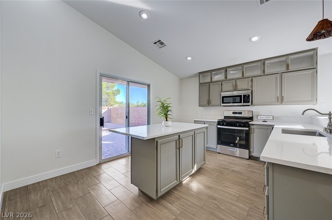 7648 Catalina Harbor Street Las Vegas NV 89131