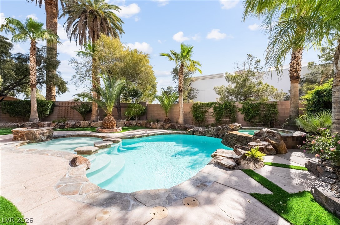 7702 Bear Ridge Street Las Vegas NV 89113