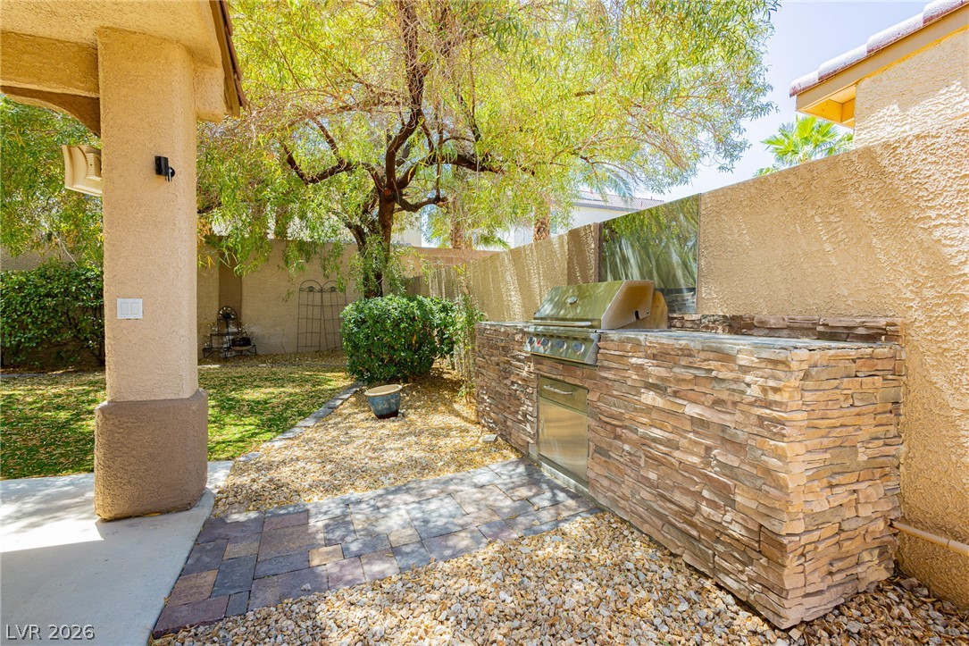 7427 Tomahawk Bend Avenue Las Vegas NV 89113