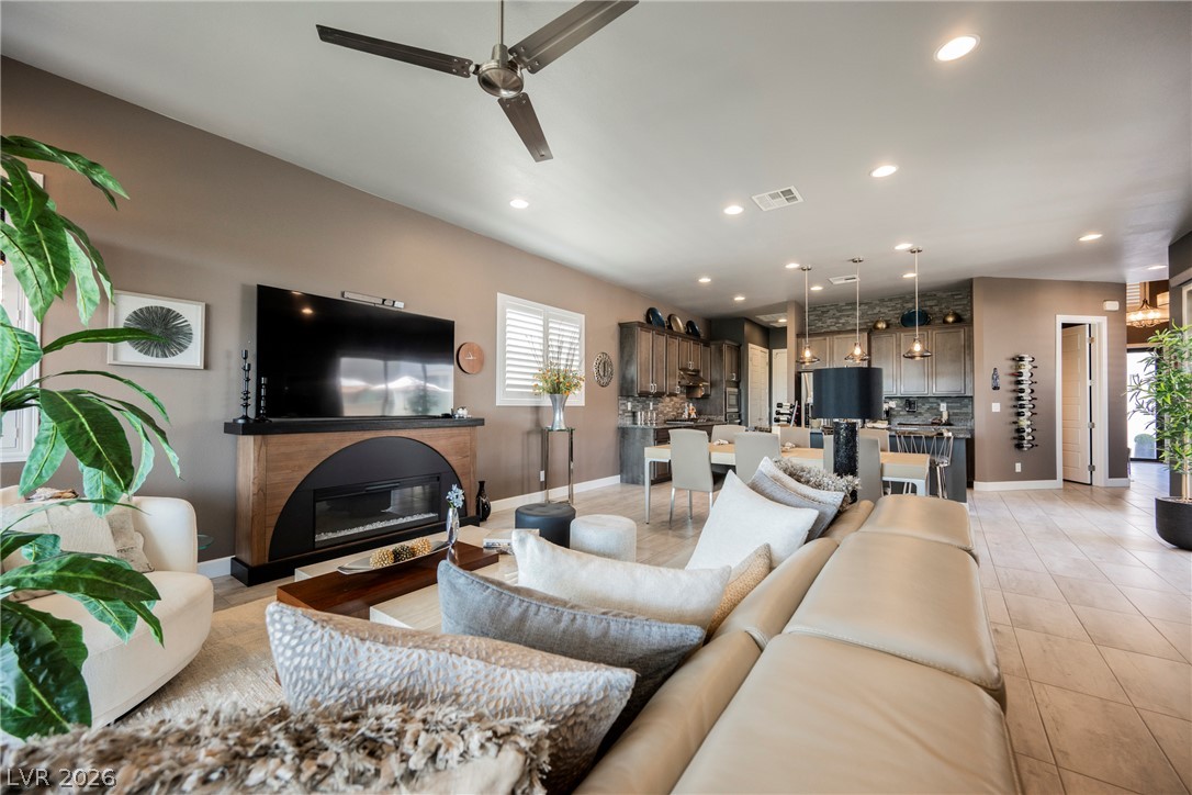 8947 Golden Crow Avenue Las Vegas NV 89148