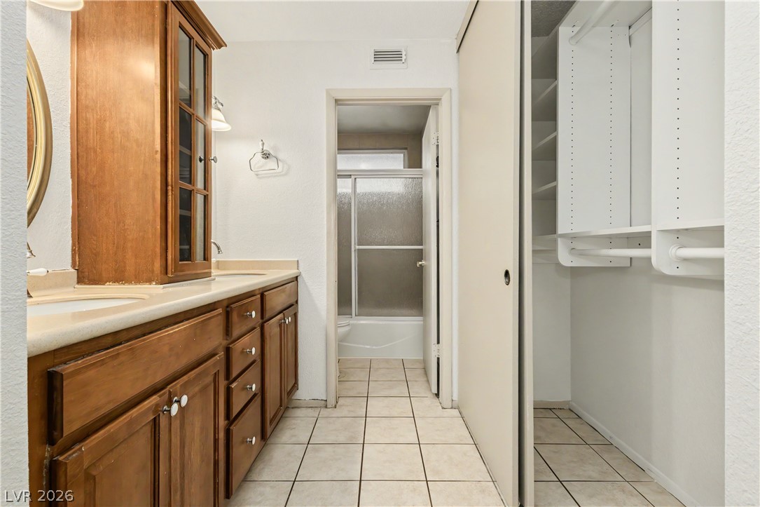 6592 Peachtree Lane Las Vegas NV 89103