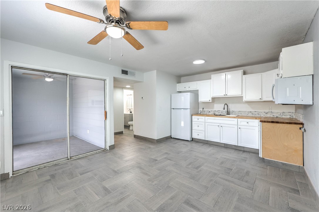 809 East Cartier Avenue E North Las Vegas NV 89030