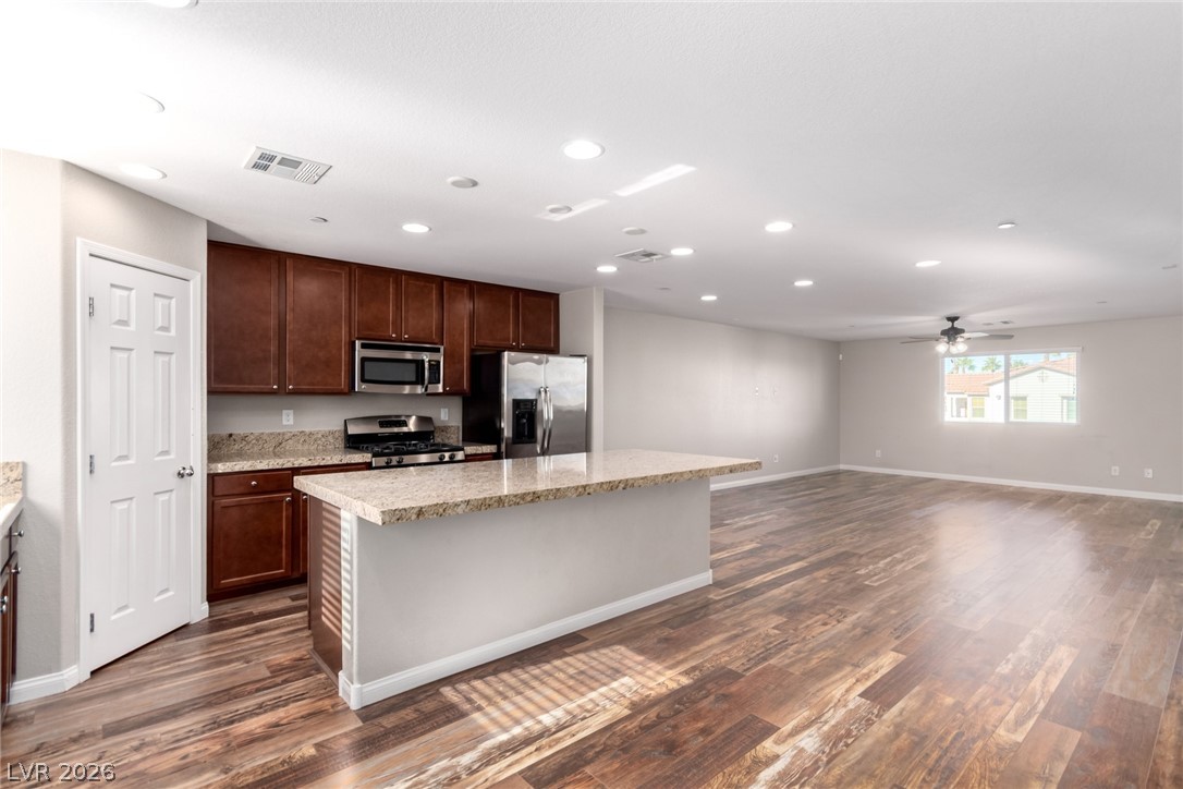1525 Spiced Wine Avenue 27104 Henderson NV 89074