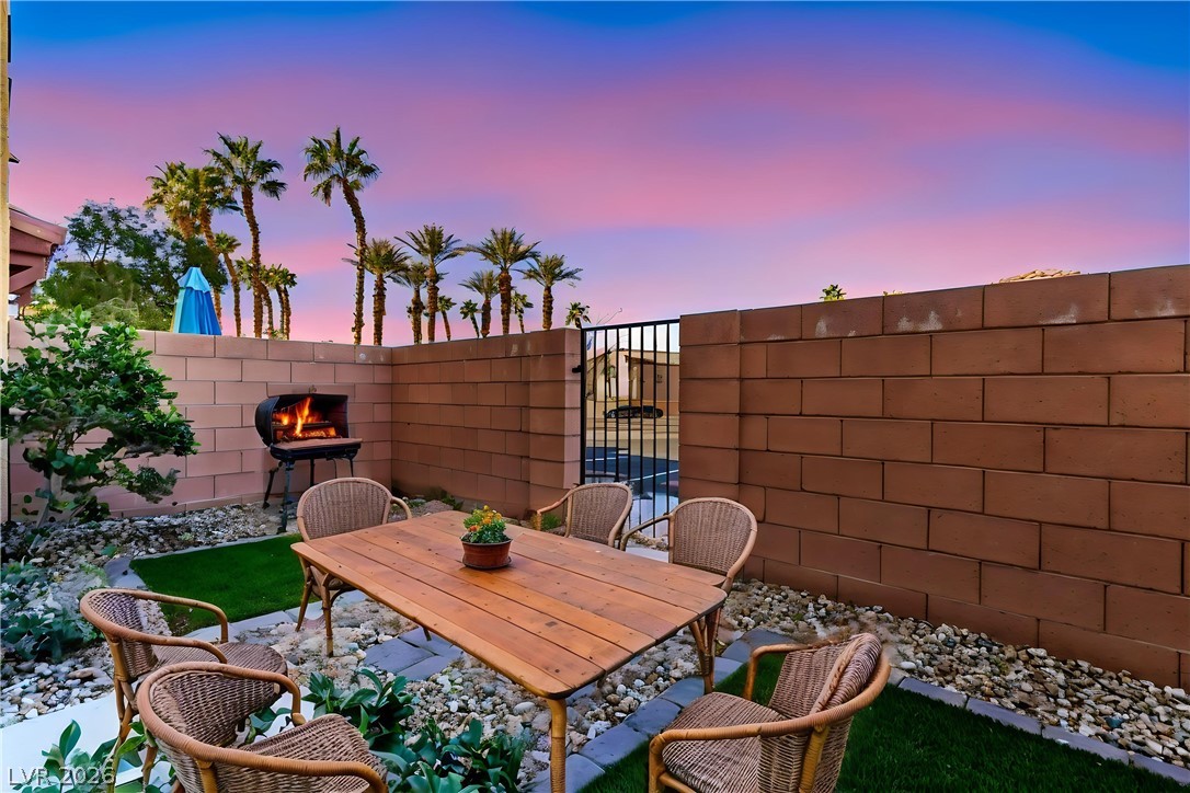 1525 Spiced Wine Avenue 27104 Henderson NV 89074