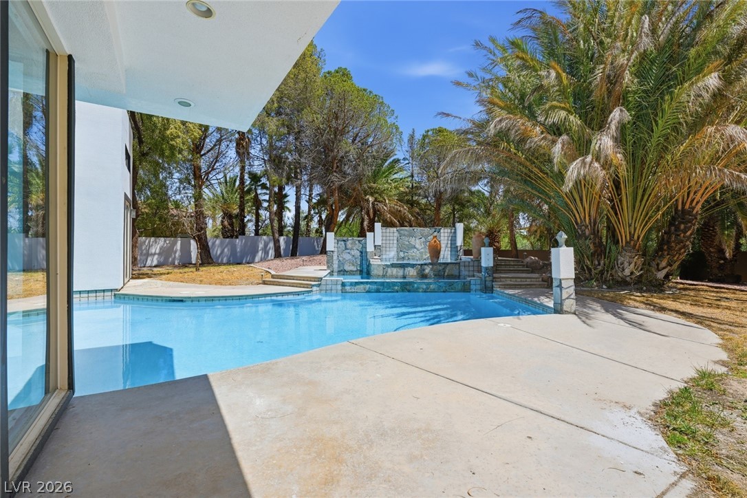 8821 Greensboro Lane Las Vegas NV 89134