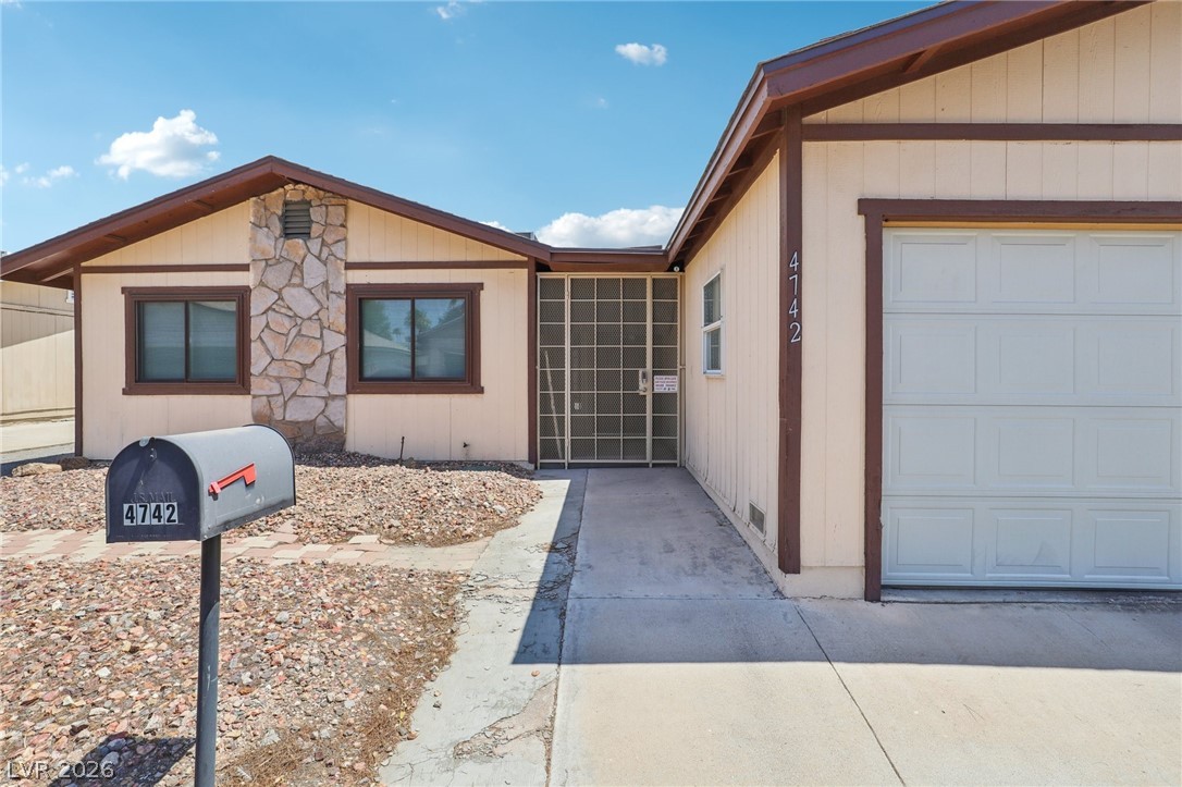 4742 Tierra Verde Street Las Vegas NV 89122