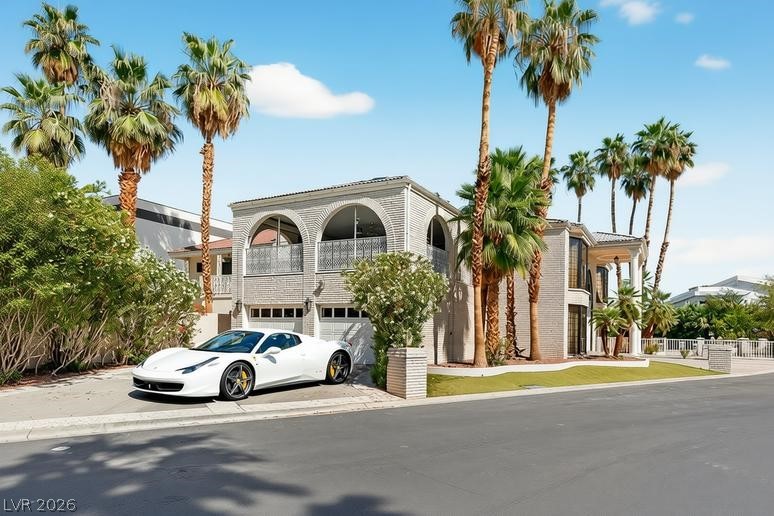2834 Queens Courtyard Divide Las Vegas NV 89109