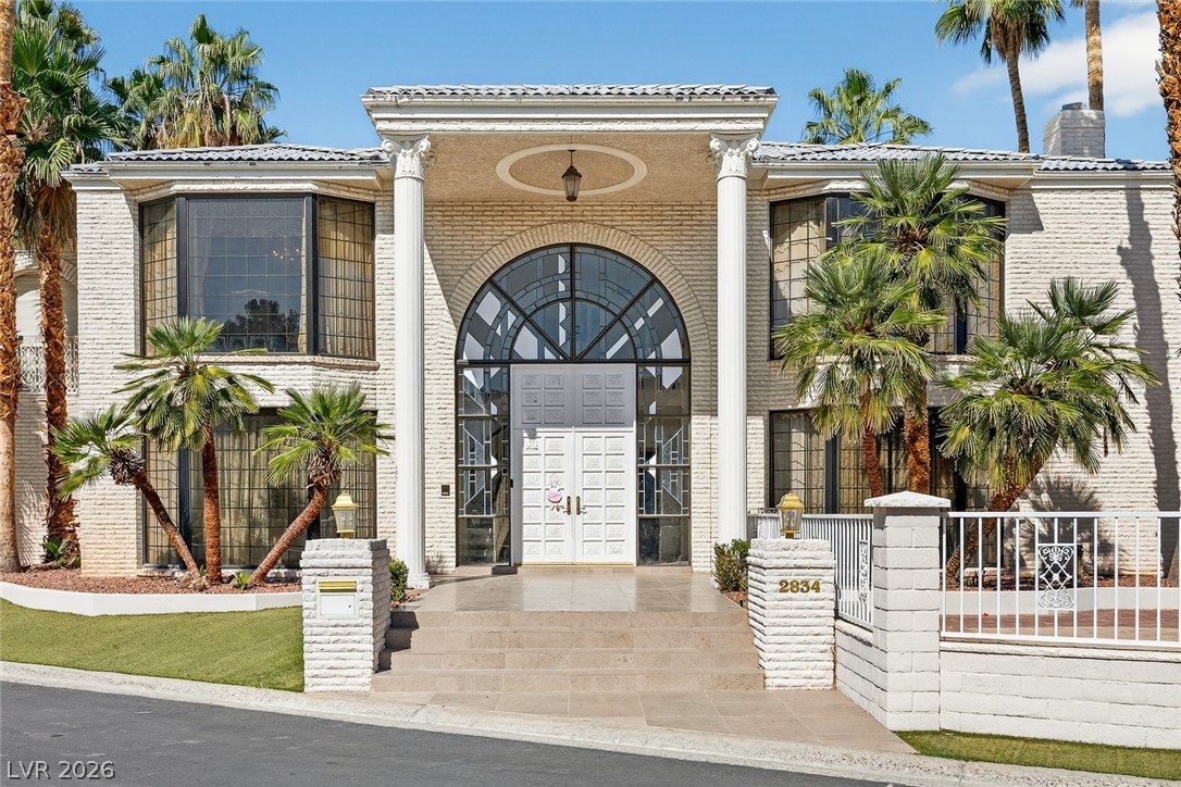2834 Queens Courtyard Divide Las Vegas NV 89109