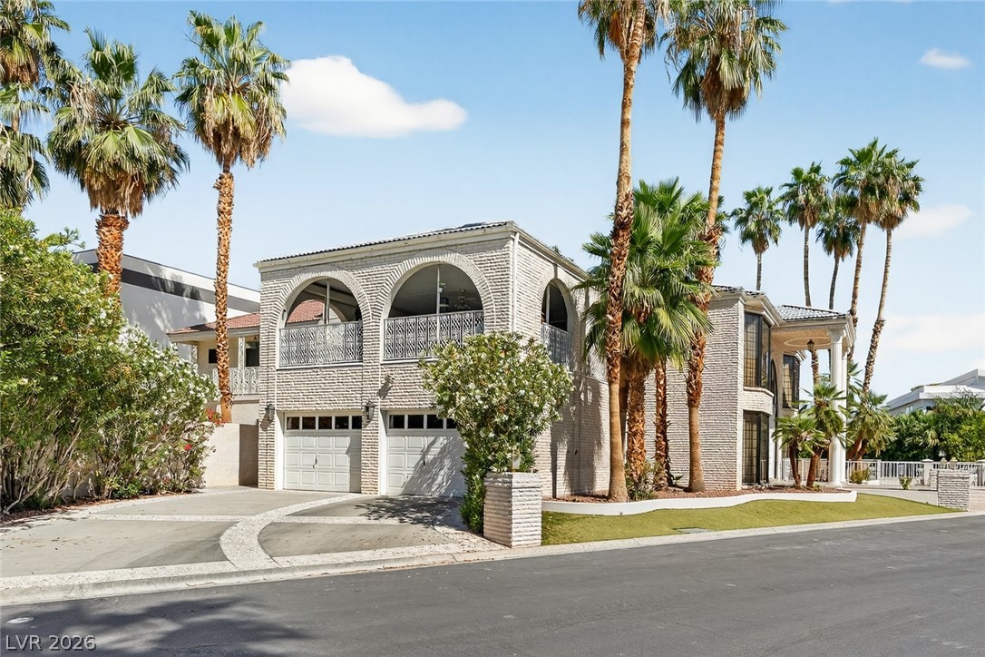 2834 Queens Courtyard Divide Las Vegas NV 89109
