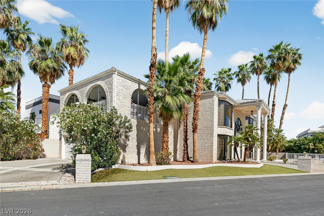 2834 Queens Courtyard Divide Las Vegas NV 89109