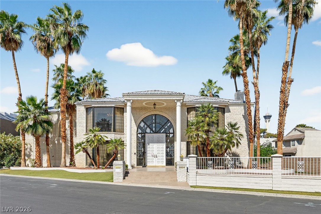 2834 Queens Courtyard Divide Las Vegas NV 89109
