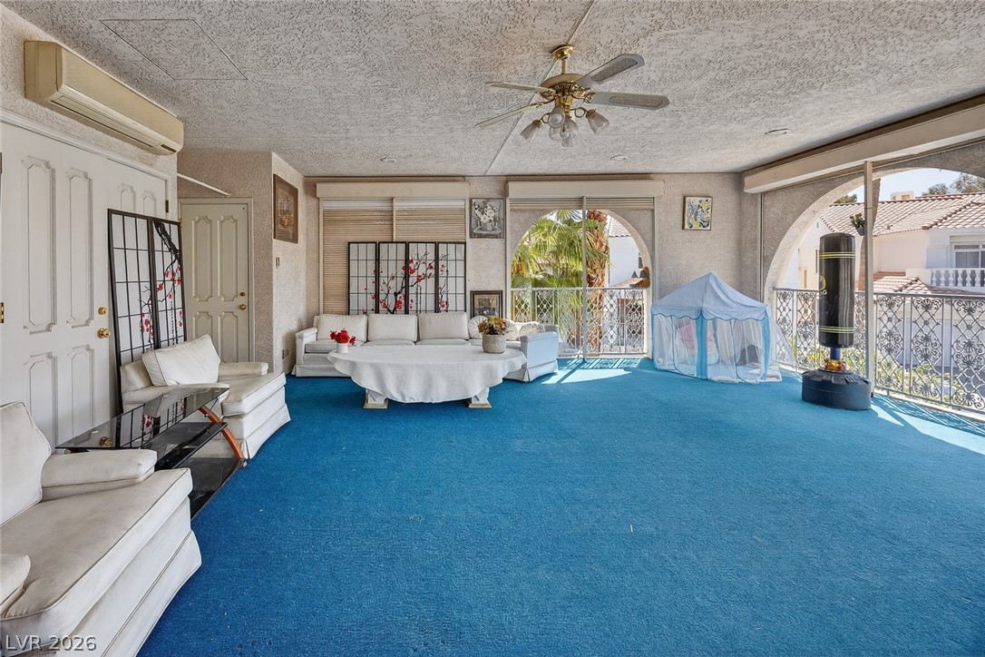 2834 Queens Courtyard Divide Las Vegas NV 89109