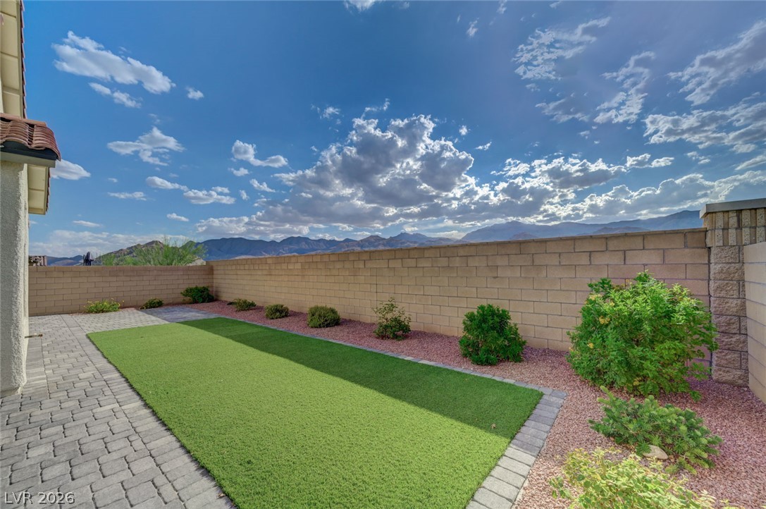 6557 Corsari Ridge Street Las Vegas NV 89166