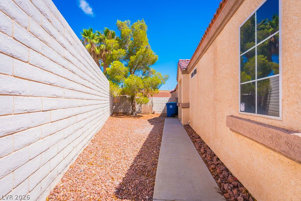 8924 Colorful Pines Avenue Las Vegas NV 89143