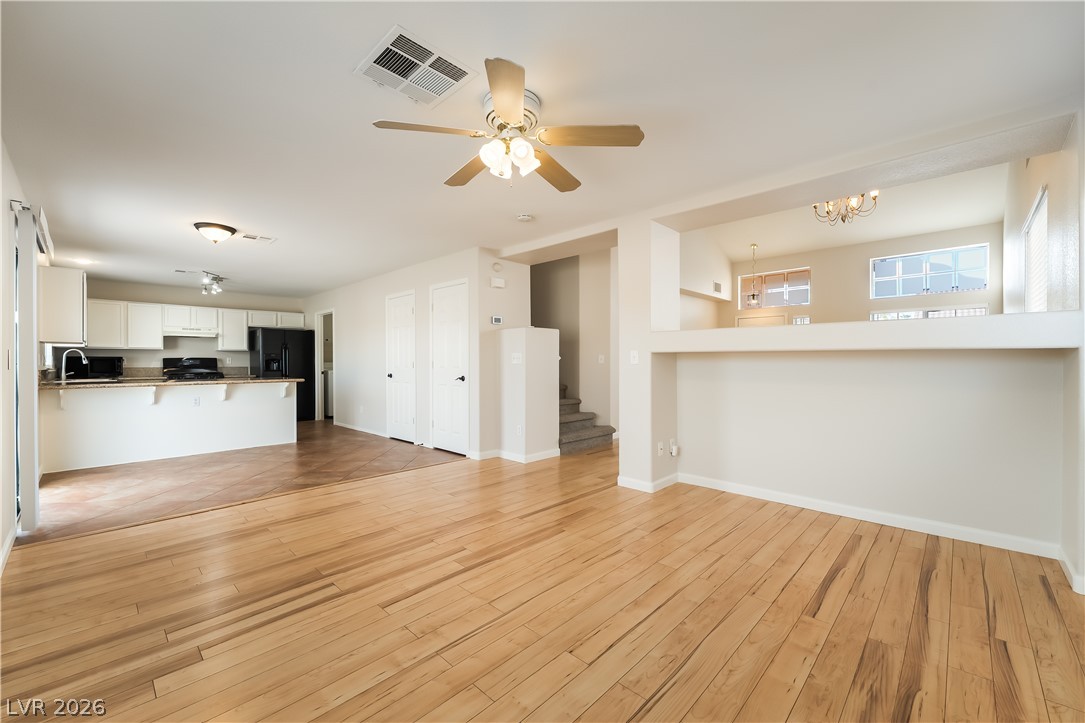 658 Emerald City Avenue Las Vegas NV 89183