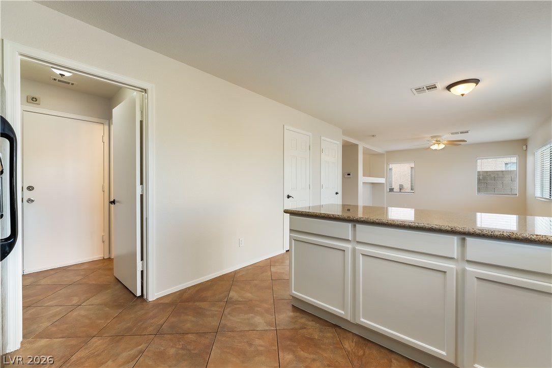 658 Emerald City Avenue Las Vegas NV 89183